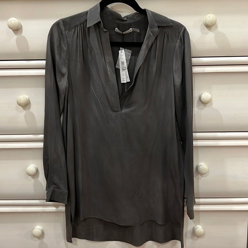 Alice & Olivia long sleeve long 100% silk long shirt washed grey